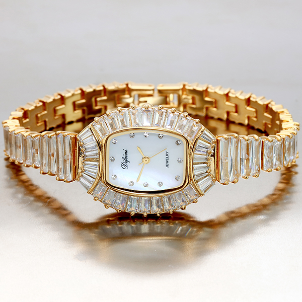 MARVELOUS ! LUXURY SPARKLING SYNTHETIC DIAMONDENCRUSTED 18K GOLD PLATED