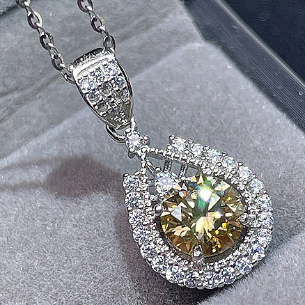 (CERTIFICATE REPORT) 1.00 CT YELLOW DIAMOND MOISSANITE & CREATED WHITE TOPAZ 925 STERLING SILVER PENDANT